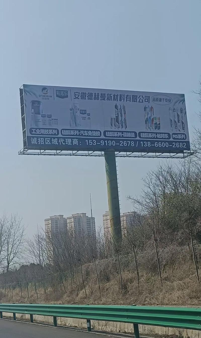 高鐵站燈箱與戶外高炮大牌 誰在引領戶外廣告的未來？